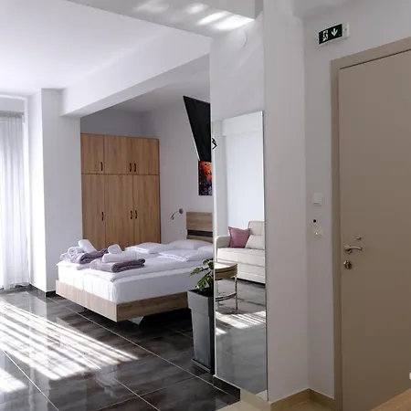 Eva House 1 *