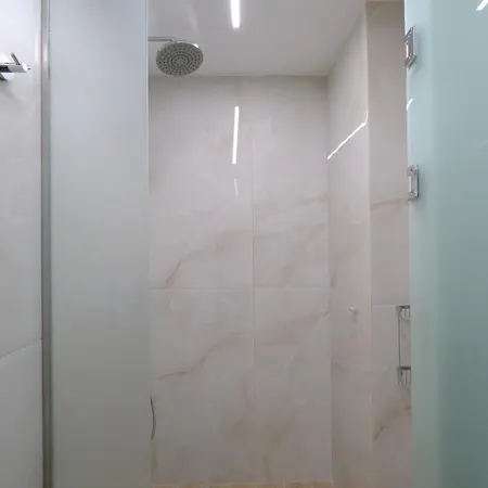 Eva House 1 * Δράμα